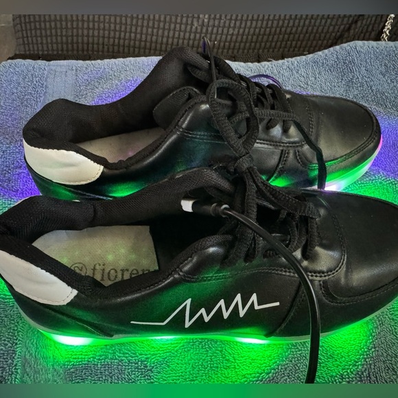 Fiorenzi LED Light-Up Sneakers with Charger - Picture 2 of 8